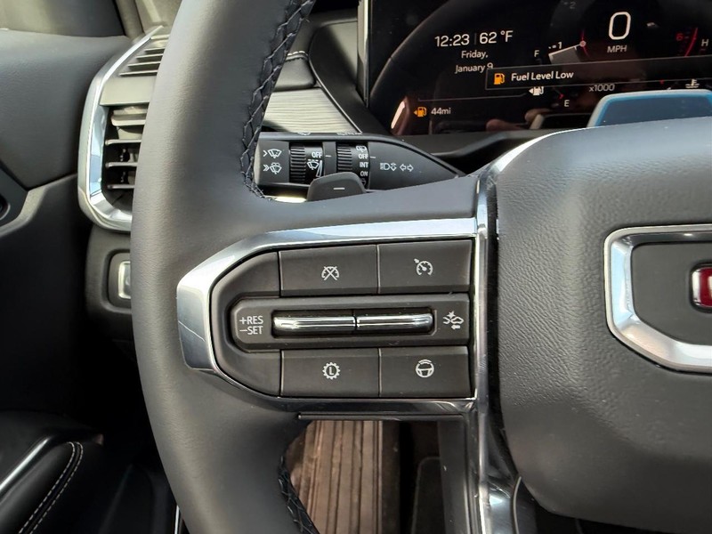 GMC Acadia Vehicle Full-screen Gallery Image 13