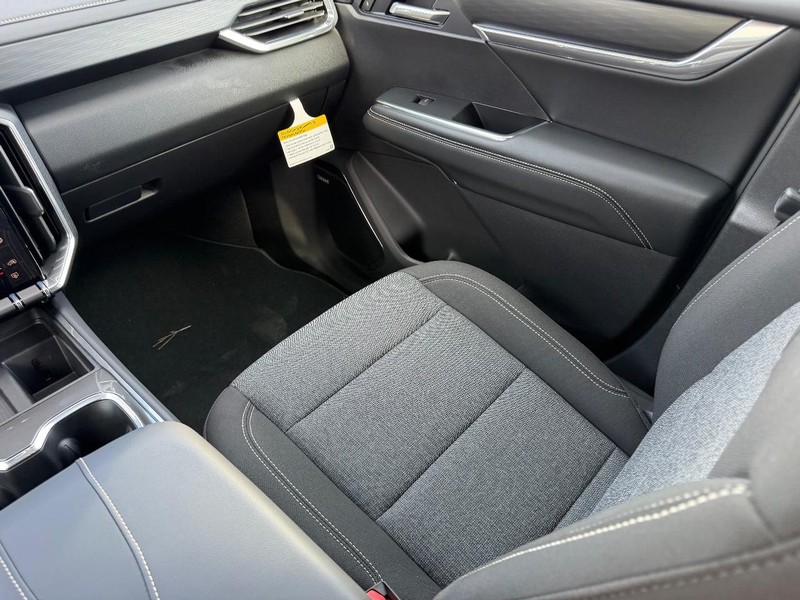 GMC Acadia Vehicle Full-screen Gallery Image 18