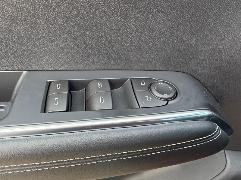 GMC Acadia Vehicle Full-screen Gallery Image 19