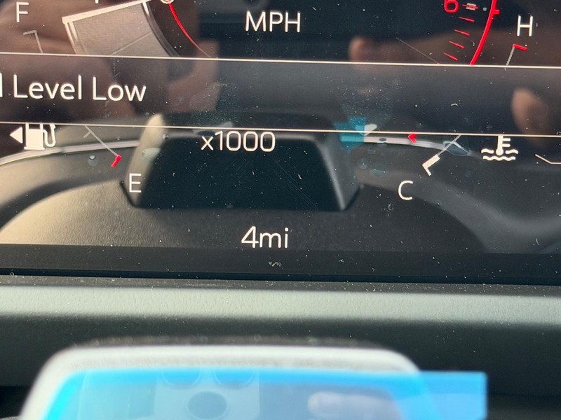 GMC Acadia Vehicle Full-screen Gallery Image 21