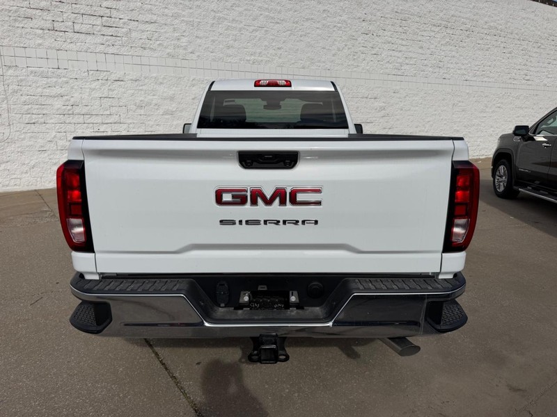 GMC Sierra 2500HD Vehicle Full-screen Gallery Image 4