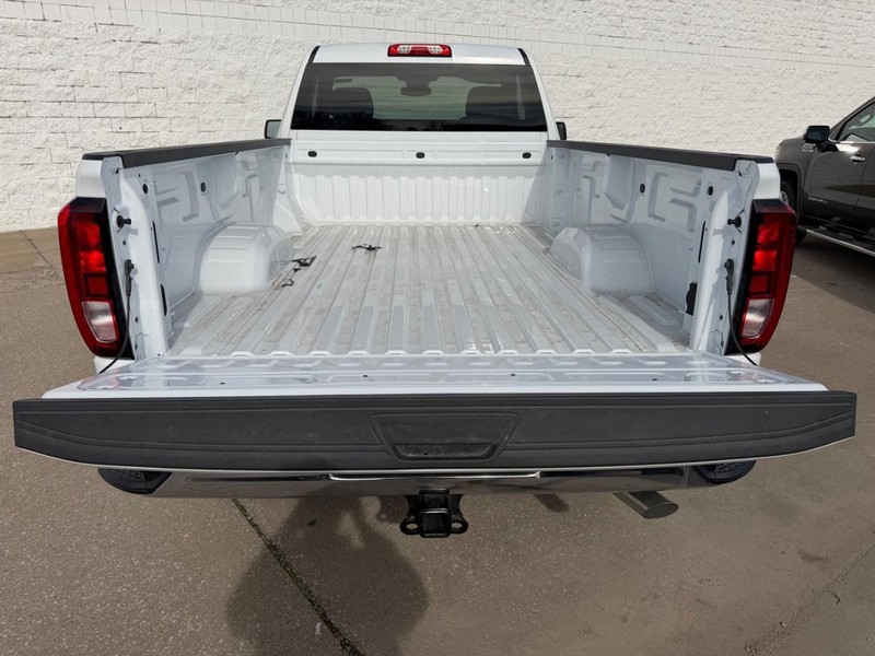 GMC Sierra 2500HD Vehicle Full-screen Gallery Image 5