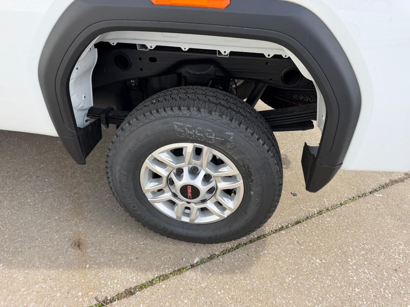 GMC Sierra 2500HD Vehicle Full-screen Gallery Image 6