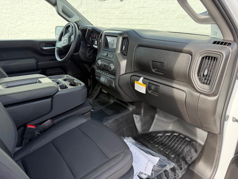 GMC Sierra 2500HD Vehicle Full-screen Gallery Image 7