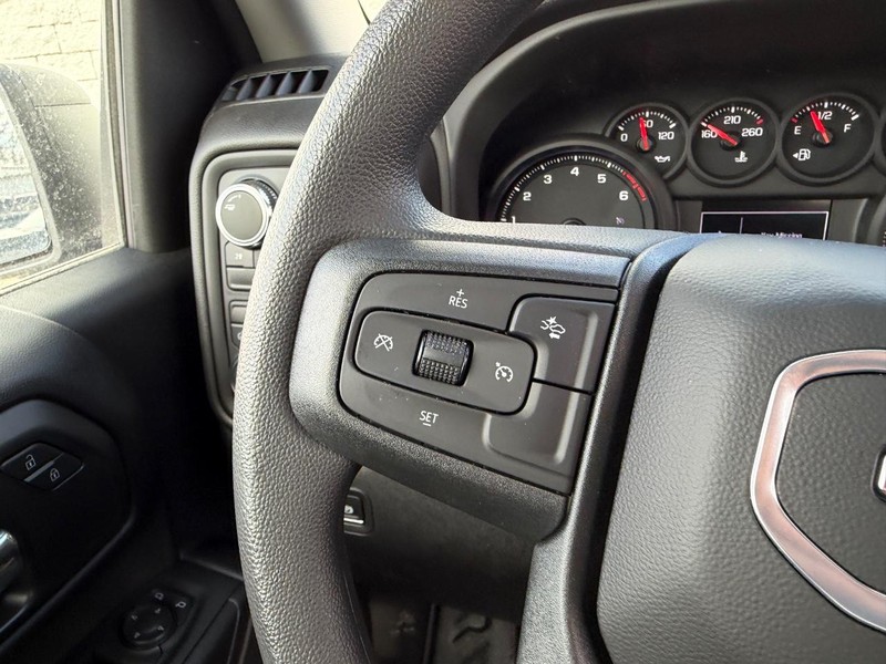 GMC Sierra 2500HD Vehicle Full-screen Gallery Image 9