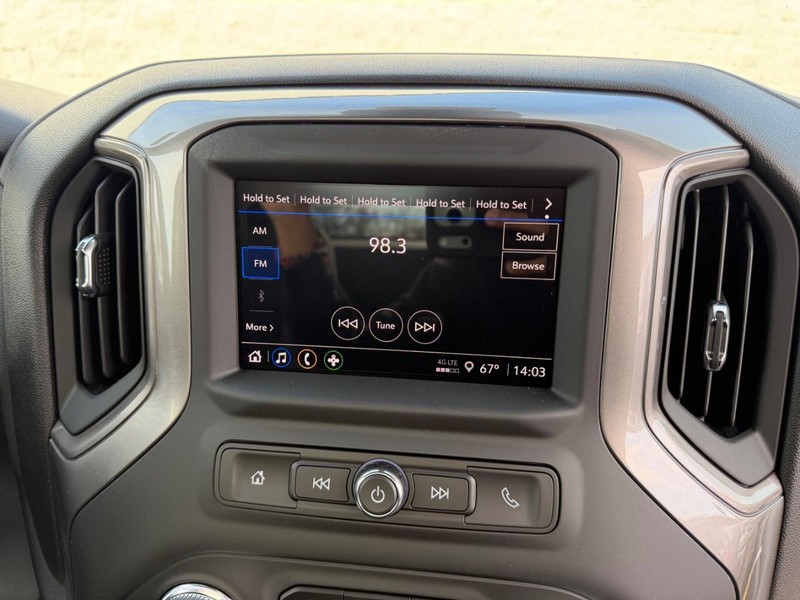 GMC Sierra 2500HD Vehicle Full-screen Gallery Image 10