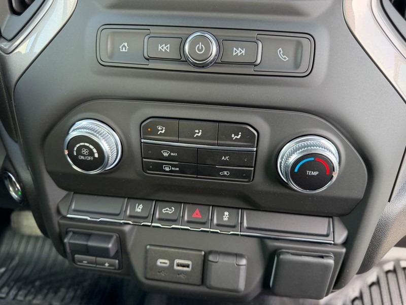 GMC Sierra 2500HD Vehicle Full-screen Gallery Image 11