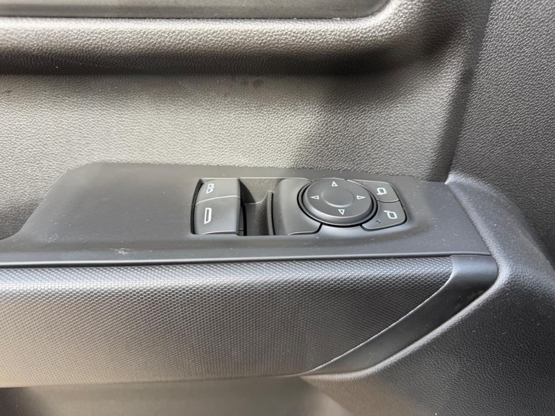 GMC Sierra 2500HD Vehicle Full-screen Gallery Image 13