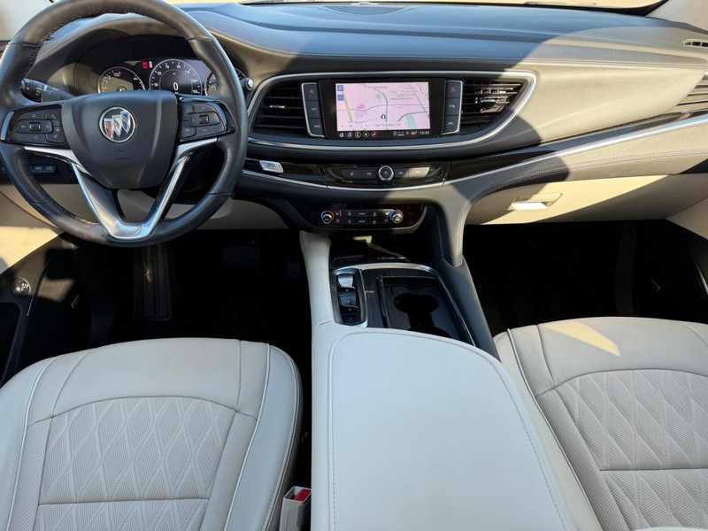 Buick Enclave Vehicle Full-screen Gallery Image 12