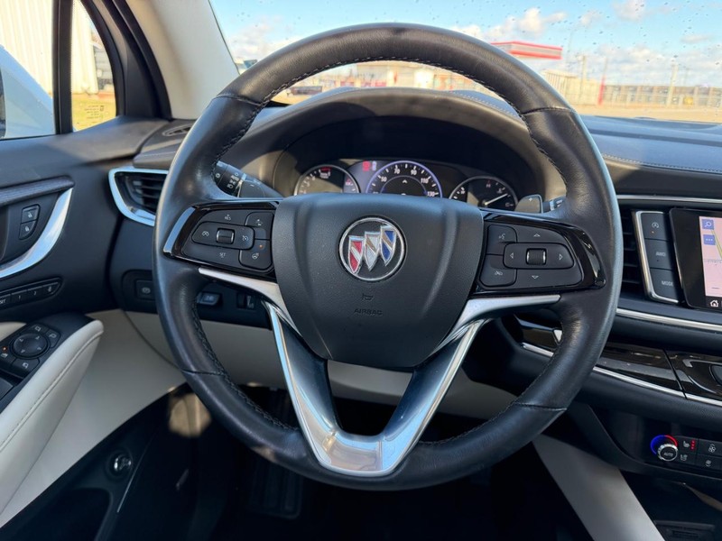 Buick Enclave Vehicle Full-screen Gallery Image 13