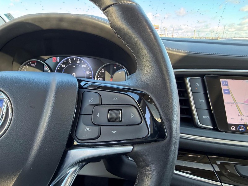 Buick Enclave Vehicle Full-screen Gallery Image 15