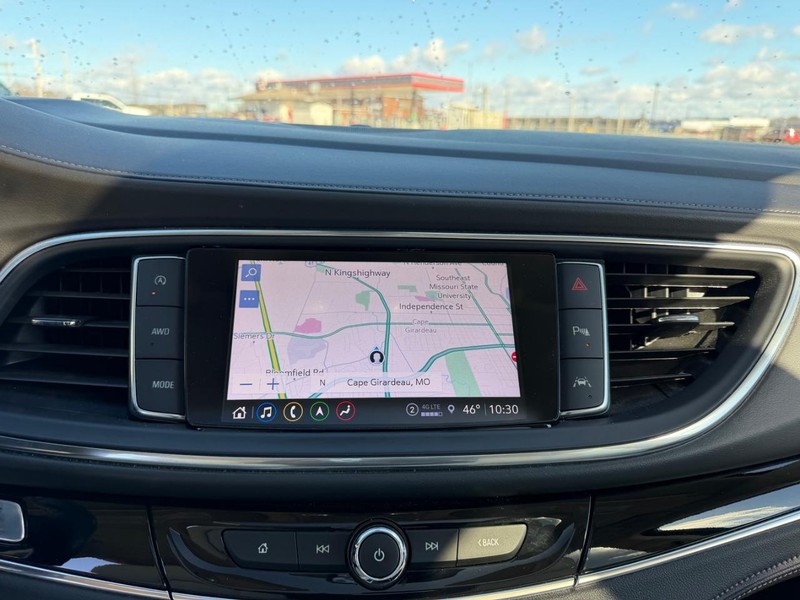 Buick Enclave Vehicle Full-screen Gallery Image 16