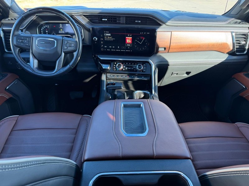 GMC Sierra 1500 Vehicle Full-screen Gallery Image 9