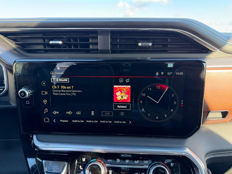 GMC Sierra 1500 Vehicle Full-screen Gallery Image 13