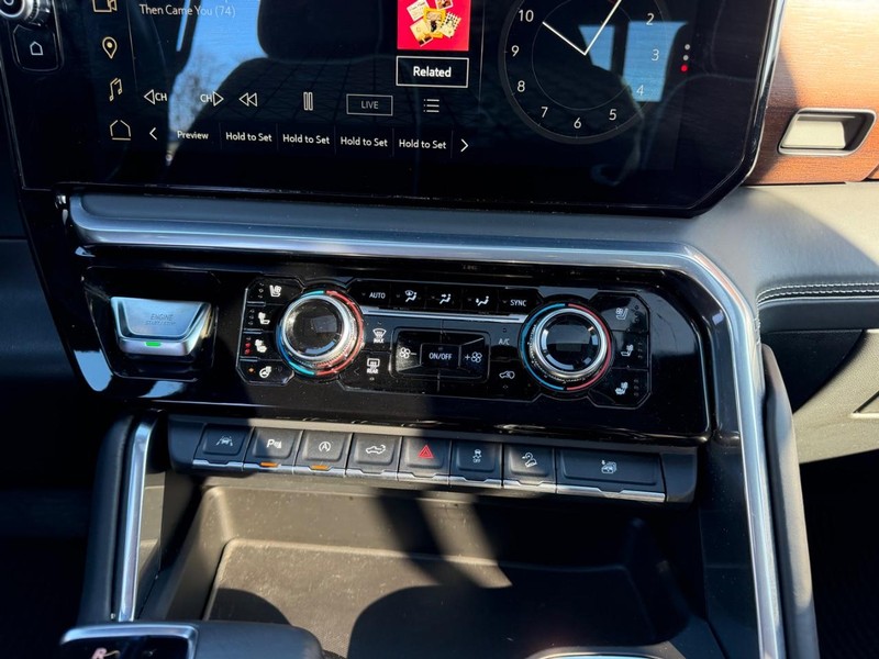 GMC Sierra 1500 Vehicle Full-screen Gallery Image 14