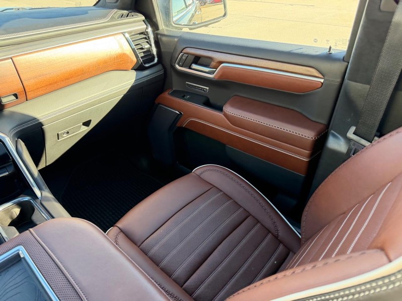 GMC Sierra 1500 Vehicle Full-screen Gallery Image 16