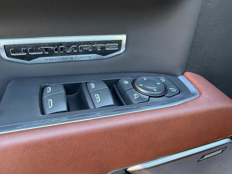 GMC Sierra 1500 Vehicle Full-screen Gallery Image 17