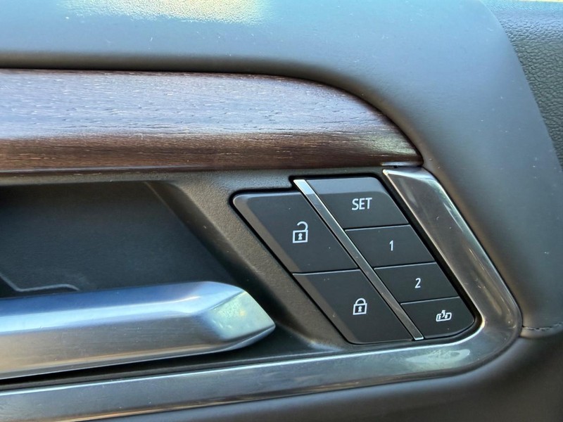 GMC Sierra 1500 Vehicle Full-screen Gallery Image 18