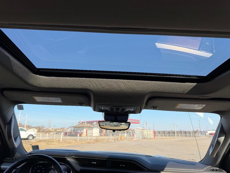 GMC Sierra 1500 Vehicle Full-screen Gallery Image 8