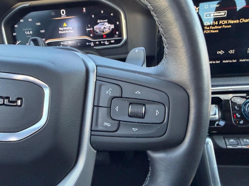 GMC Sierra 1500 Vehicle Full-screen Gallery Image 12