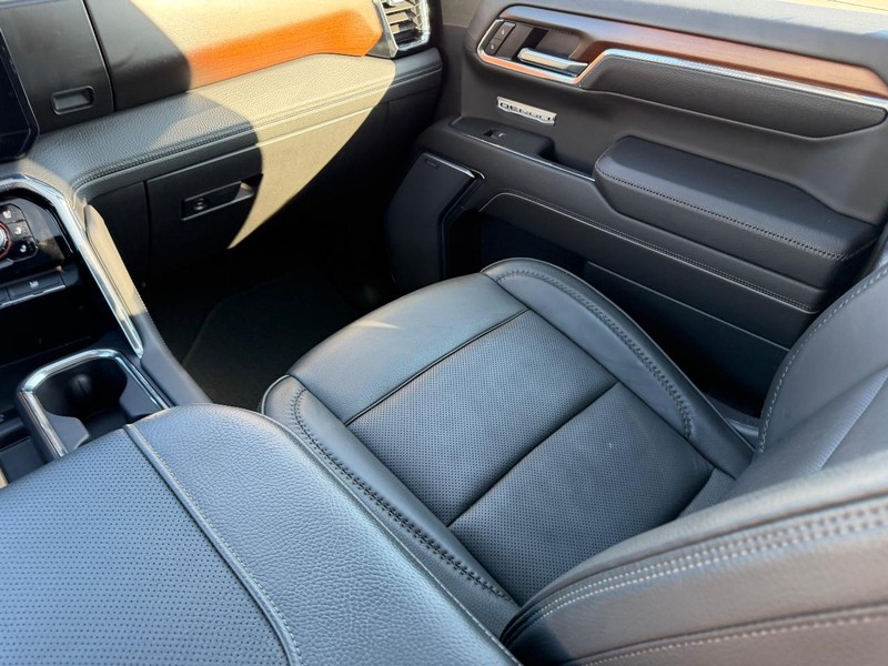 GMC Sierra 1500 Vehicle Full-screen Gallery Image 16