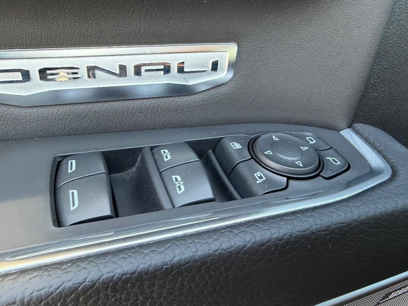 GMC Sierra 1500 Vehicle Full-screen Gallery Image 17