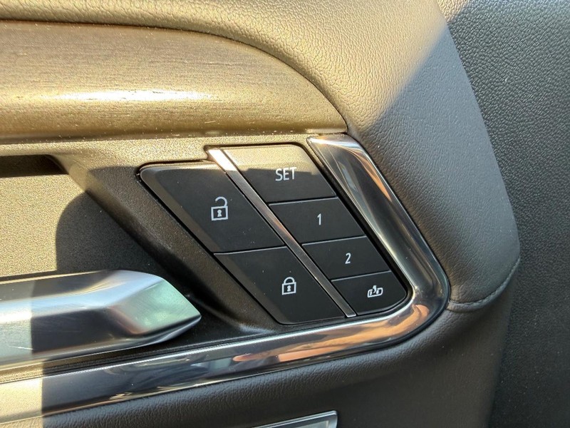 GMC Sierra 1500 Vehicle Full-screen Gallery Image 18