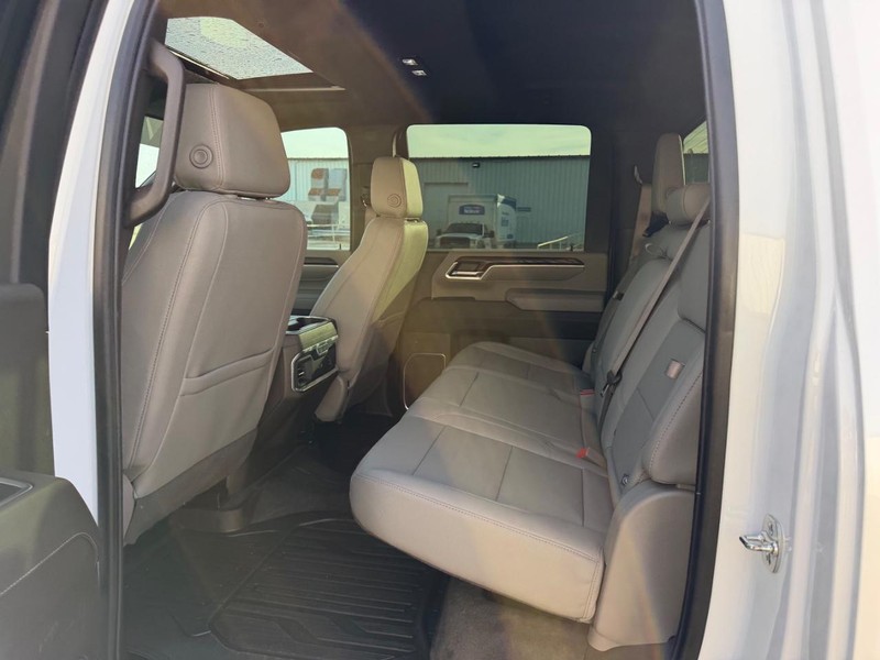 GMC Sierra 3500HD Vehicle Full-screen Gallery Image 7