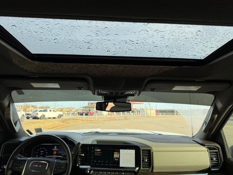 GMC Sierra 3500HD Vehicle Full-screen Gallery Image 8