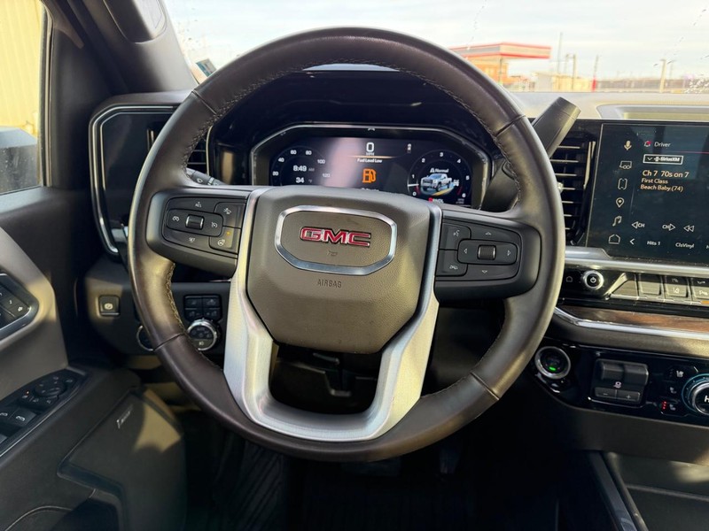 GMC Sierra 3500HD Vehicle Full-screen Gallery Image 10