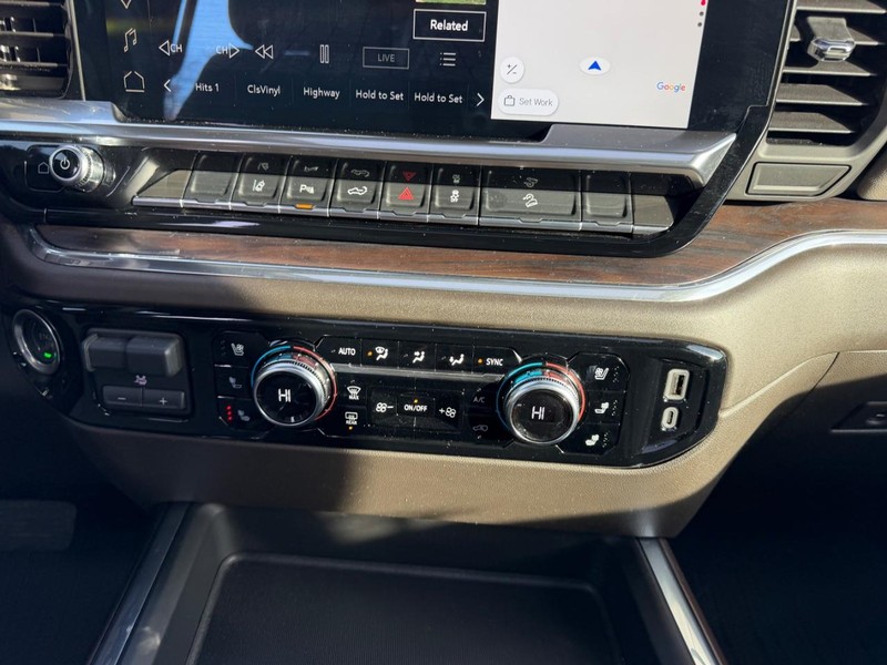 GMC Sierra 3500HD Vehicle Full-screen Gallery Image 14