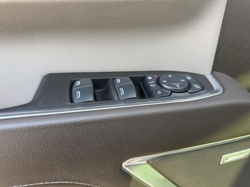 GMC Sierra 3500HD Vehicle Full-screen Gallery Image 16