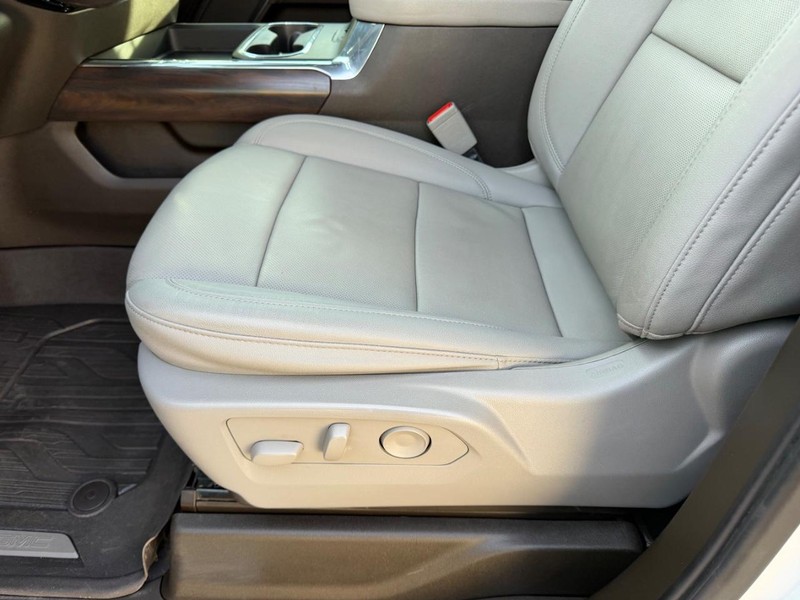 GMC Sierra 3500HD Vehicle Full-screen Gallery Image 18