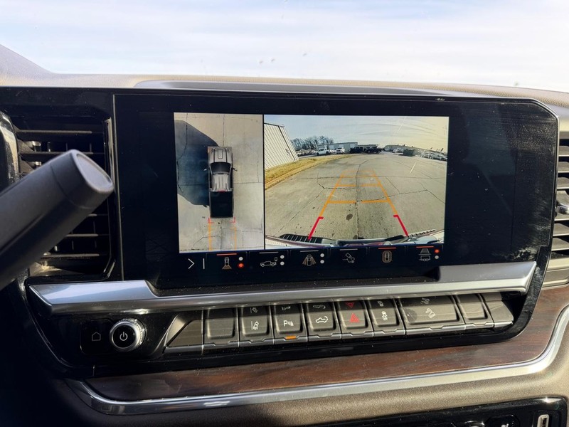 GMC Sierra 3500HD Vehicle Full-screen Gallery Image 20