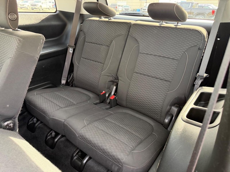 GMC Acadia Vehicle Full-screen Gallery Image 7