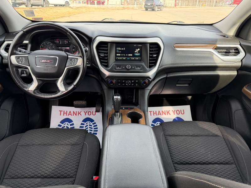 GMC Acadia Vehicle Full-screen Gallery Image 10