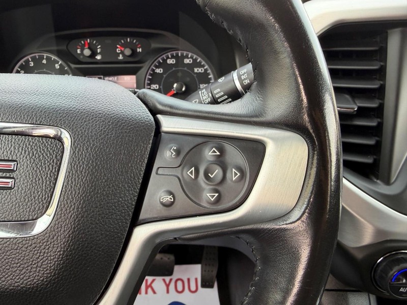 GMC Acadia Vehicle Full-screen Gallery Image 13