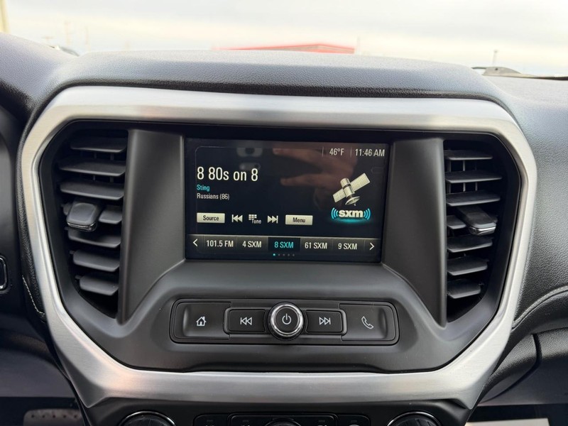 GMC Acadia Vehicle Full-screen Gallery Image 14