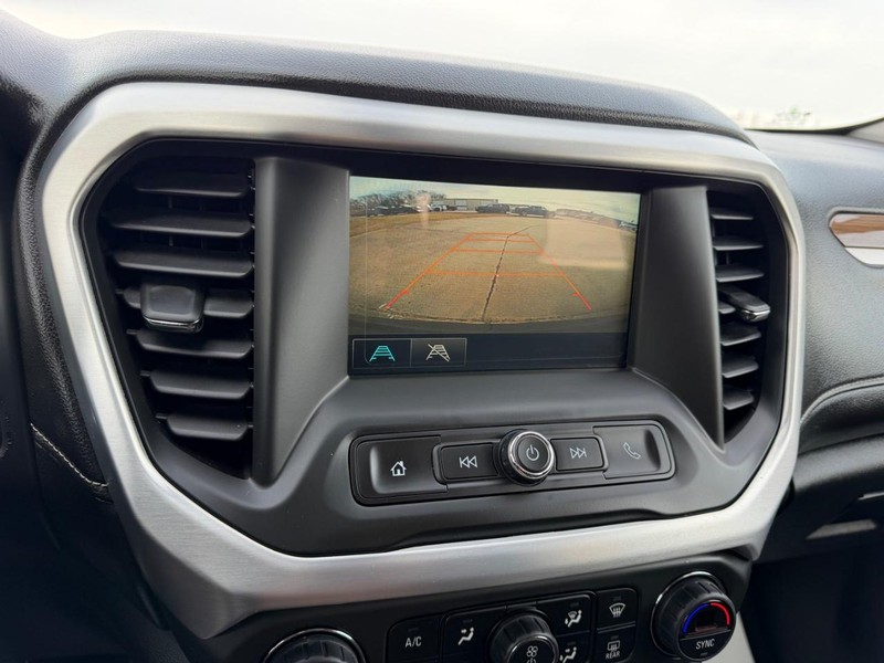 GMC Acadia Vehicle Full-screen Gallery Image 21