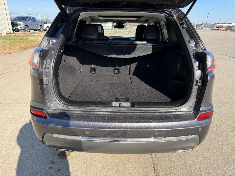 Jeep Cherokee Vehicle Full-screen Gallery Image 5