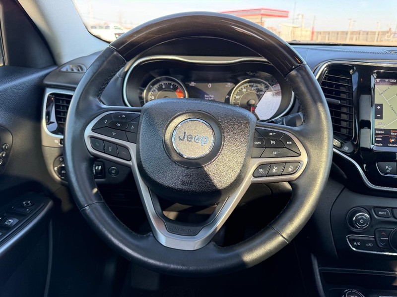 Jeep Cherokee Vehicle Full-screen Gallery Image 11