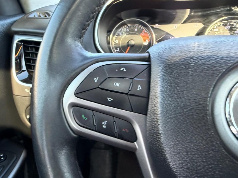 Jeep Cherokee Vehicle Full-screen Gallery Image 12