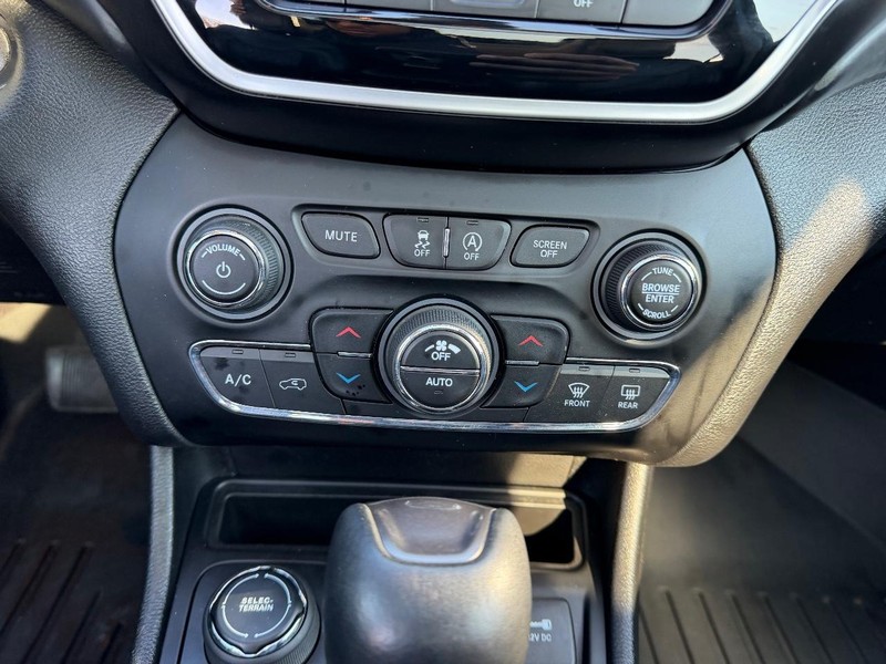 Jeep Cherokee Vehicle Full-screen Gallery Image 16