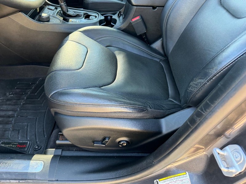 Jeep Cherokee Vehicle Full-screen Gallery Image 20