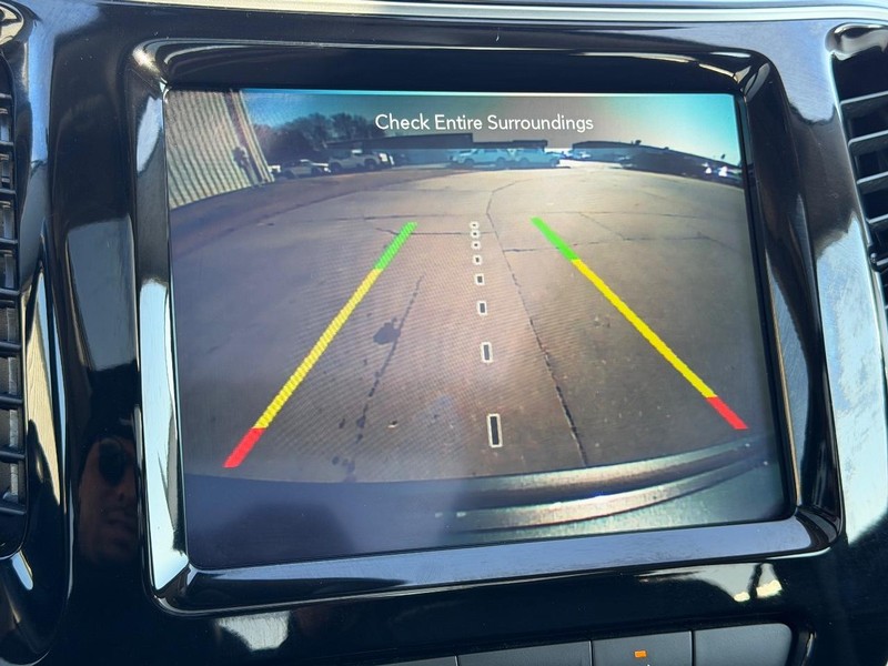 Jeep Cherokee Vehicle Full-screen Gallery Image 22