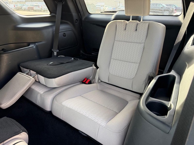 Ford Explorer Vehicle Full-screen Gallery Image 7