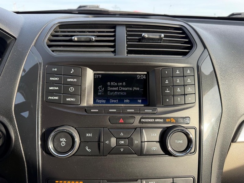 Ford Explorer Vehicle Full-screen Gallery Image 14