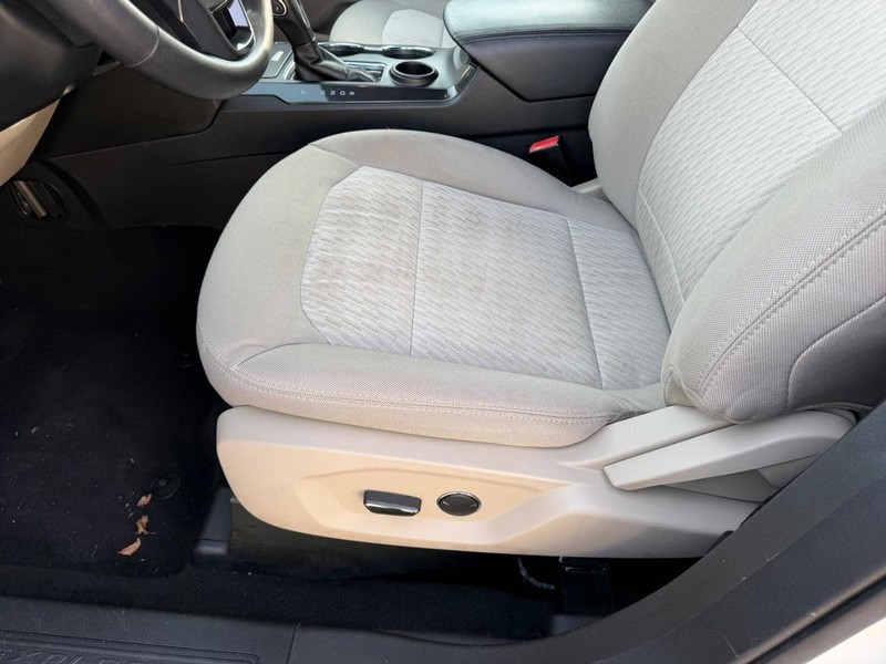 Ford Explorer Vehicle Full-screen Gallery Image 19