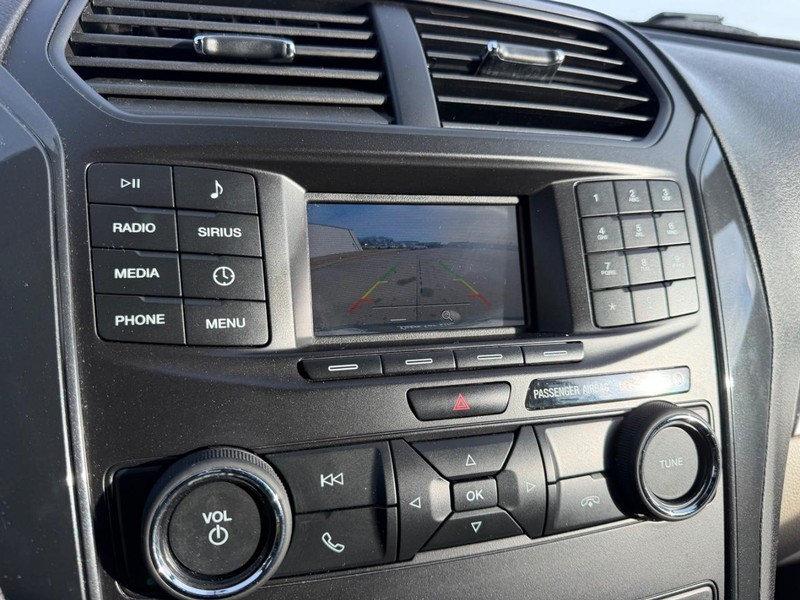 Ford Explorer Vehicle Full-screen Gallery Image 21