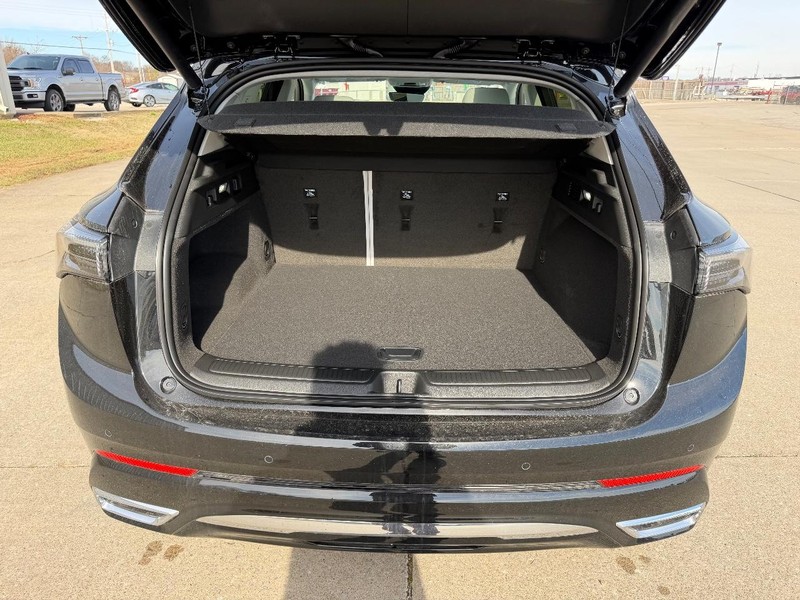 Buick Envision Vehicle Full-screen Gallery Image 5